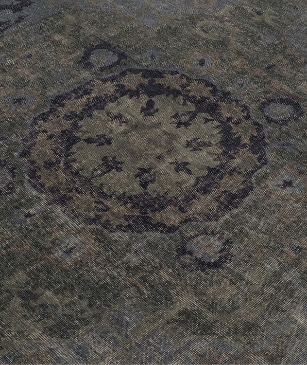 Distressed Style Rug in Medallion Pattern picture 4