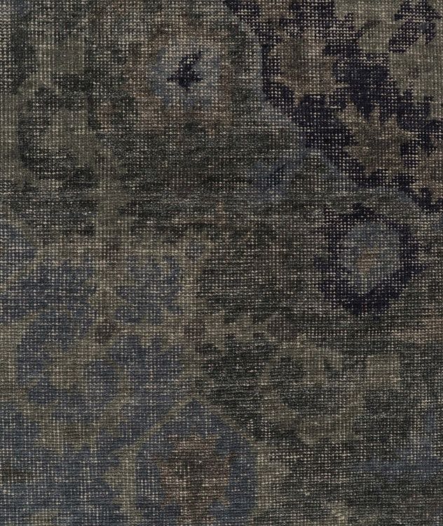 Distressed Style Rug in Medallion Pattern picture 6